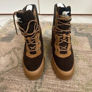 Sorel Brex Heel Cozy Lace Boots. Never Worn.
